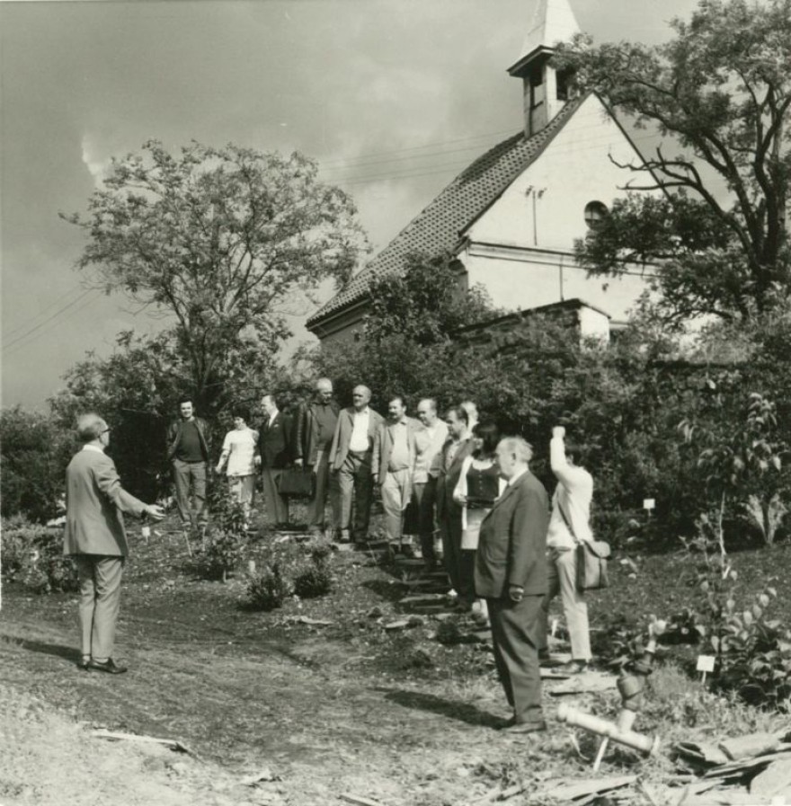 vedeni-prazske-botanicke-zahrady-pred-kapli_k.jpg